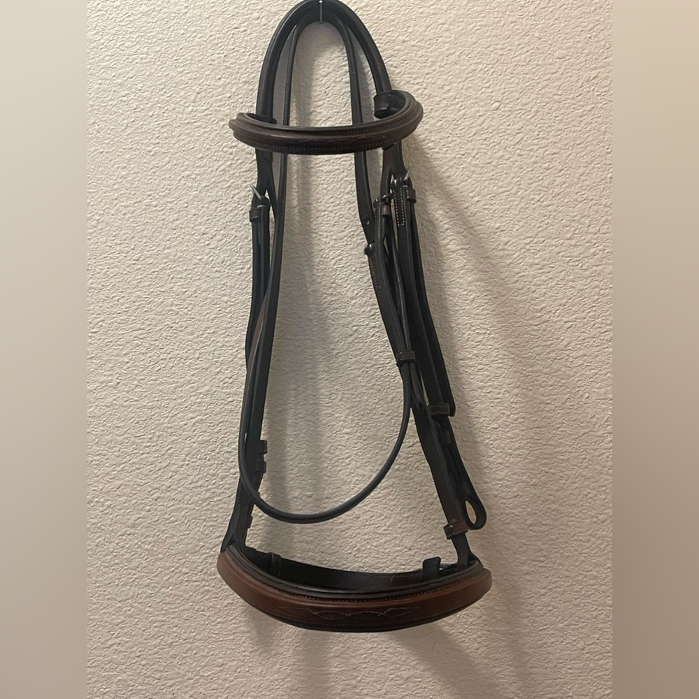 KL Select Red Barn english bridle Cob size. Supple english leather.  Padded